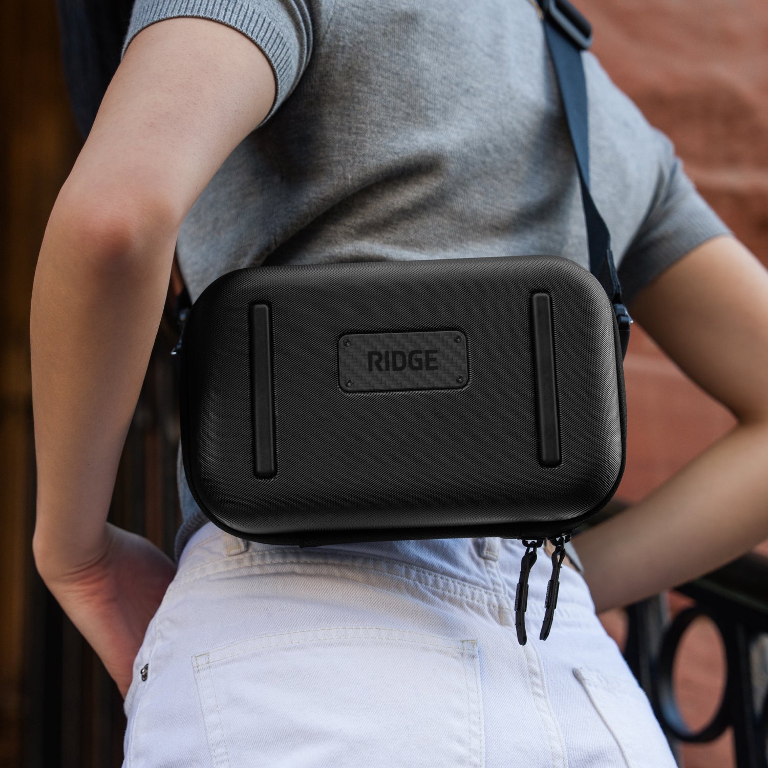 Hardshell Sling - Royal Black