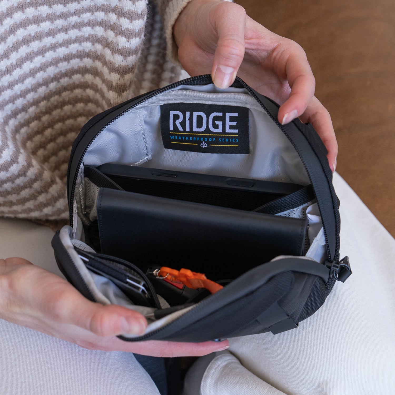 Commuter Sling - Royal Black